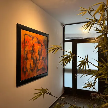 Two Bedroom Loft In The Center By The Meir 아파트